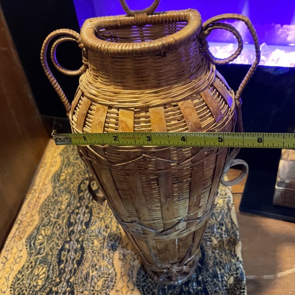 Retro Vintage Hanging Wicker Urn Shaped Wall Vase with Scrolling - Picture 12 of 13